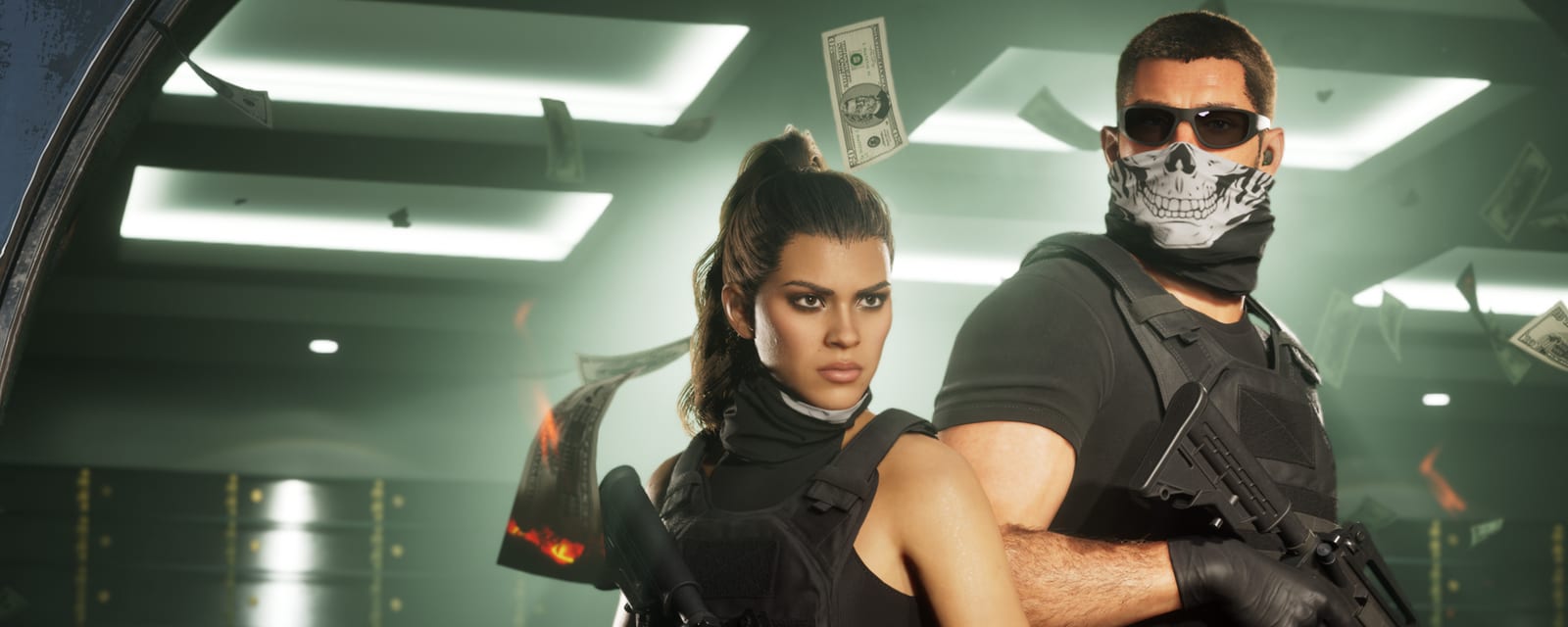 Lucia y Jason, con chalecos antibalas y armas en mano, en una bóveda donde vuelan billetes a su alrededor.