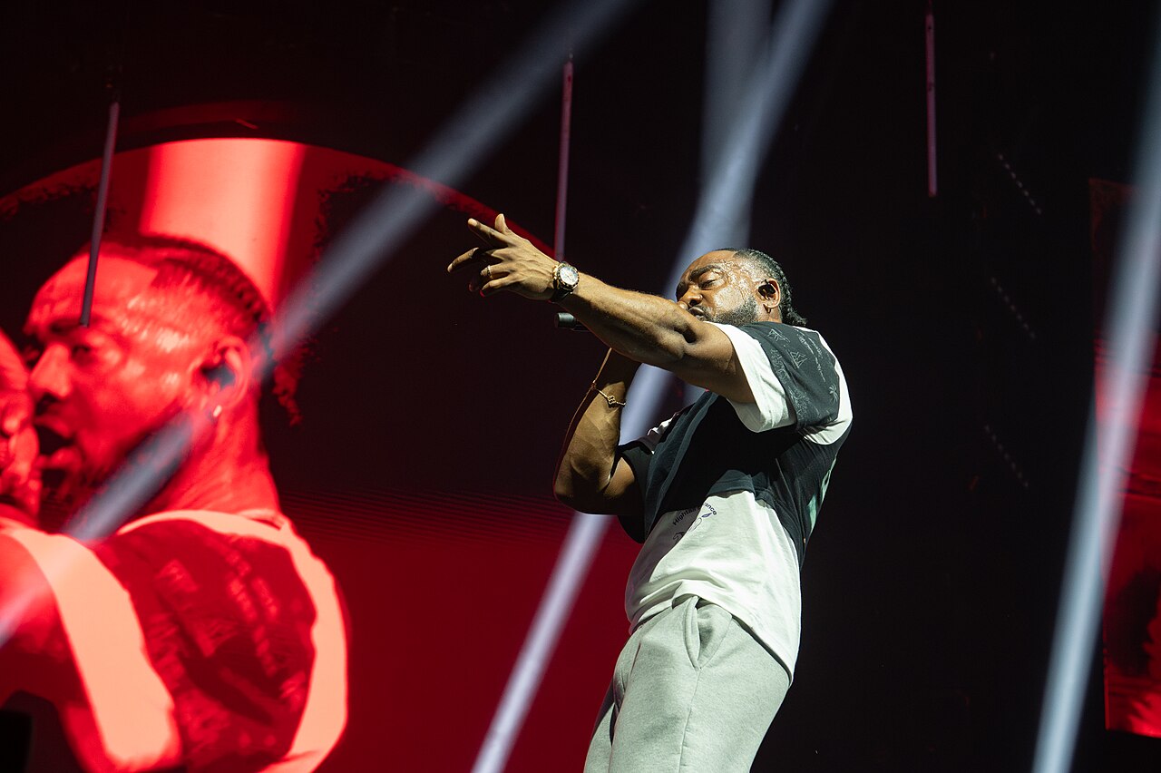 Alonzo on the opening concert stage, in the arena lights, at ZEvent 2025.